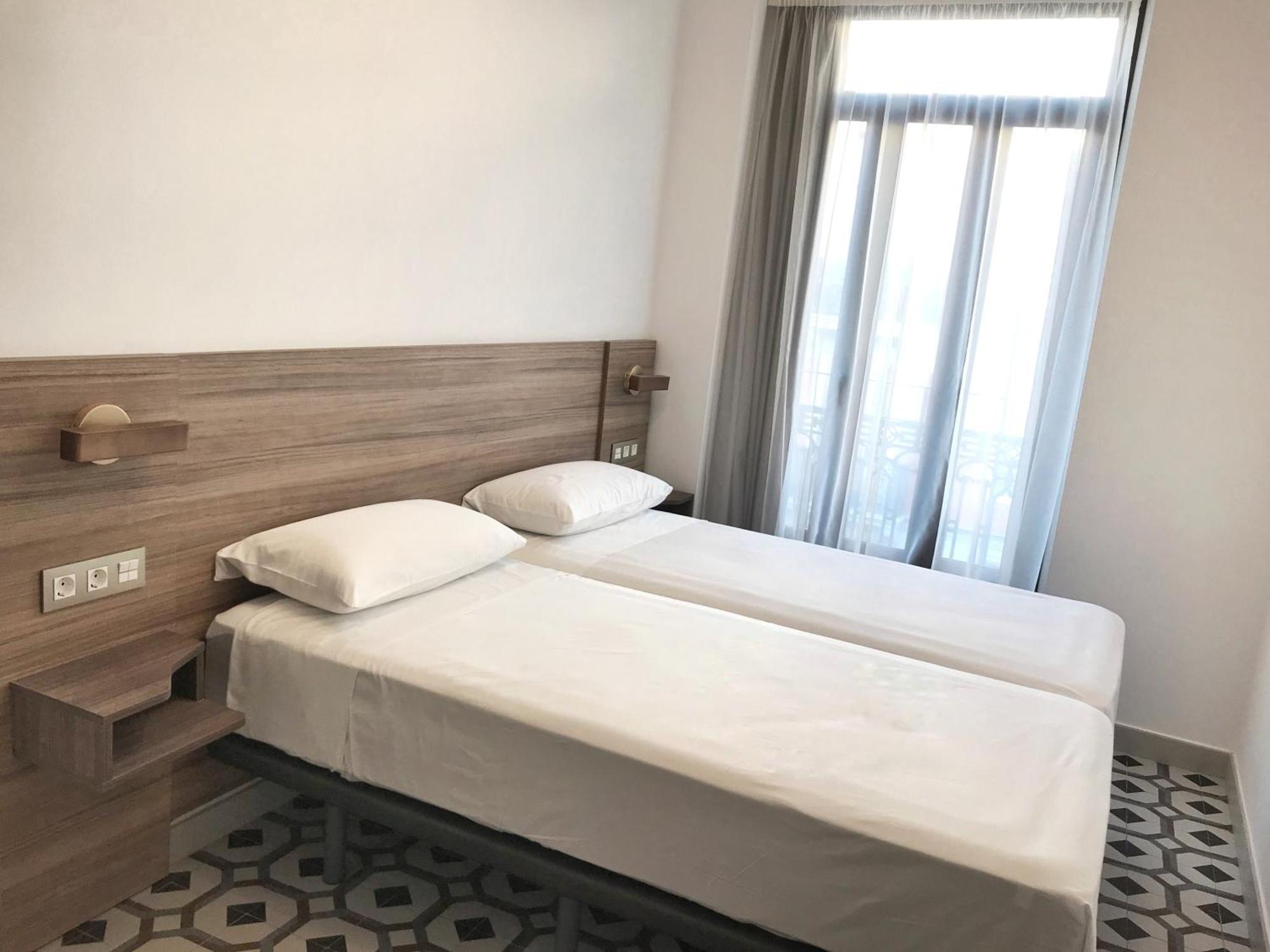 Hotel 19-30